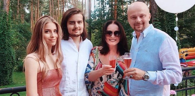 София Ротару с семьей