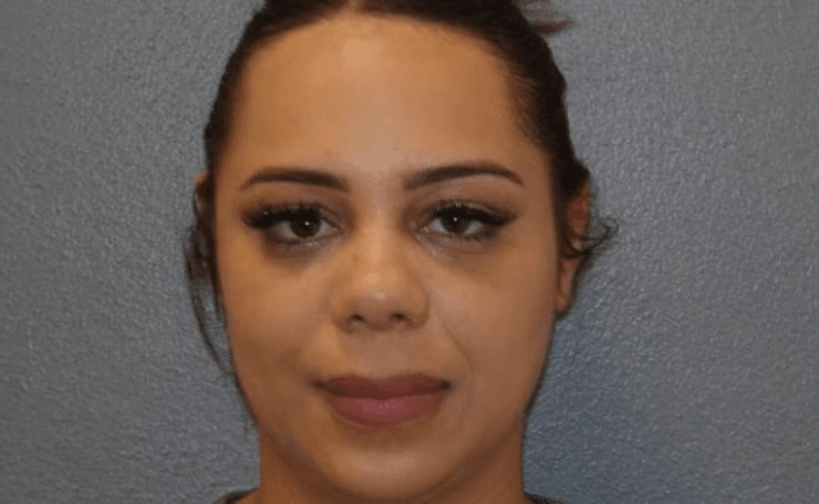 Жінка, мати, дівчина, Явелін Фернандес, кинула дитину