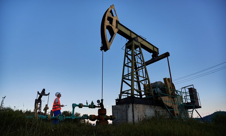 МАЛО НАФТИ. Власний видобуток у нашій країні — це лише 1,5 млн т на рік. Причому качає нафту тільки "Укрнафта"