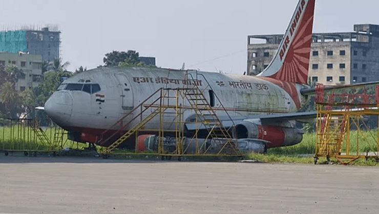 Літак Boeing 737-200, який понад десять років простояв непоміченим у міжнародному аеропорту Калькутти