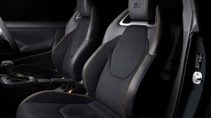 Хэтчбек оснащен спортивными креслами