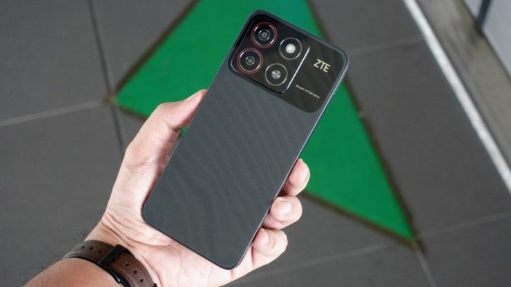 телефон ZTE Blade A35