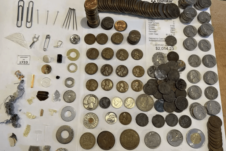 Банка с монетами, копилка, старые монеты, сколько денег, копил монеты 70 лет, пенсионер собирал монеты