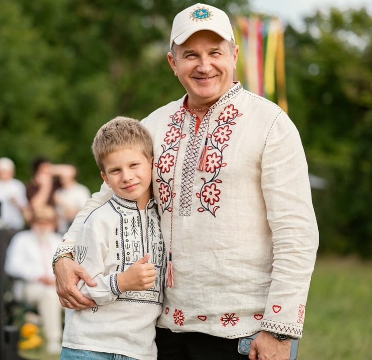 знаменитости в день вышиванки