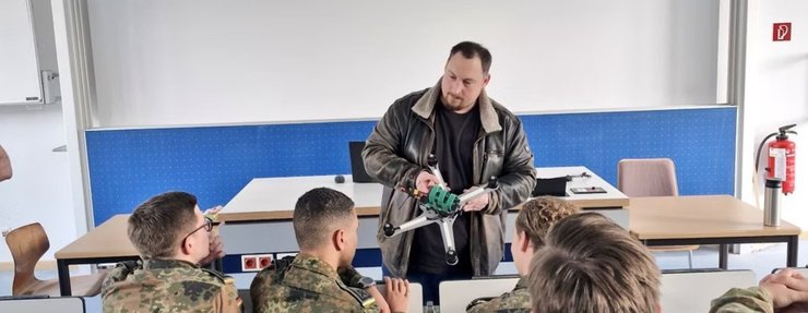 фото Стефана Тумана з Donaustahl, дрона та солдатів Бундесвер