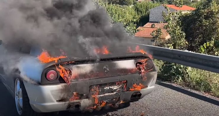 пожар в феррари, сгорел феррари, Ferrari F355 1994, Ferrari F355, суперкар Ferrari