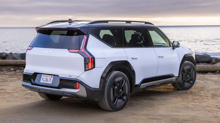 Автомобиль Kia EV9 2027 года