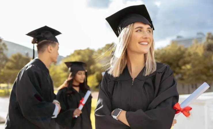 Батько вирішив перевірити батьківську пораду з інтернету і зробив незвичайний альбом на випускний для донечки