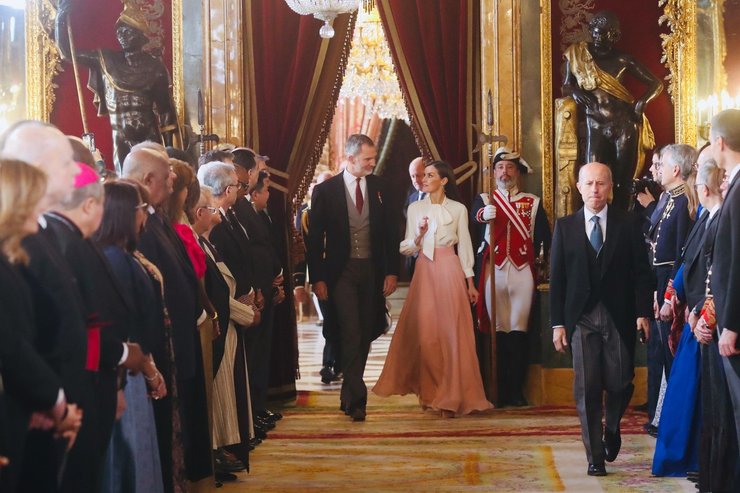 королева летиция, король филипп, королева испании, модный образ королевы летиции