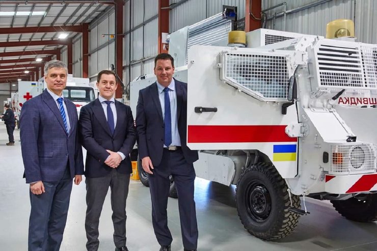 бронированная скорая помощь, скорая помощь, бронеавтомобили, бронированные авто, Mercedes-Benz Unimog, Steyr Pinzgauer