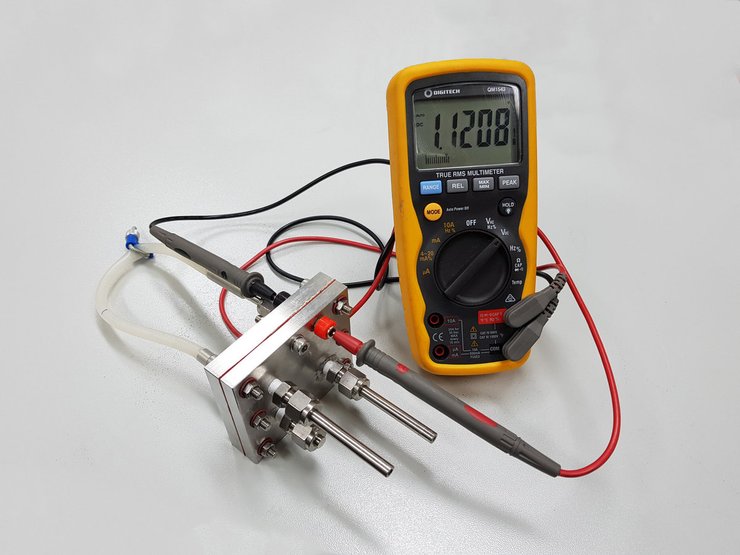 протонна батарея, протонний акумулятор