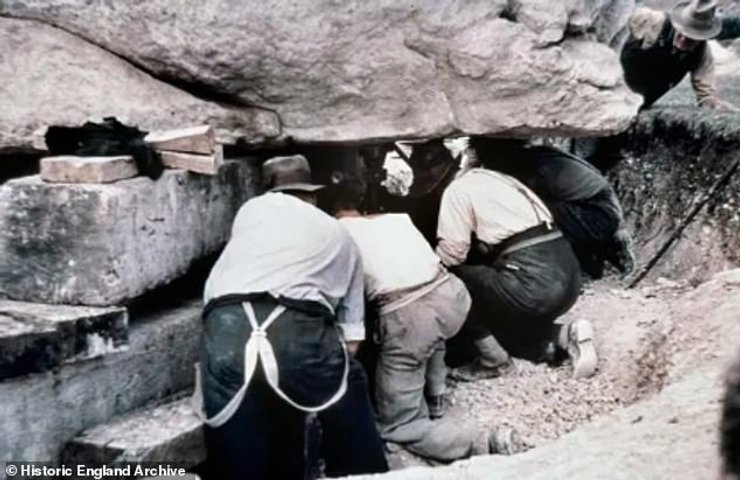 Реставрация. Древние камни в Англии в Эйвбери