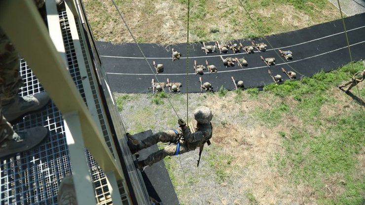 морские пехотинцы, горный рельеф, тренажер