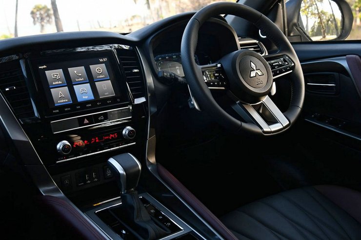 салон Mitsubishi Pajero Sport, Mitsubishi Pajero Sport 2024, новый Mitsubishi Pajero Sport, Mitsubishi Pajero Sport, Mitsubishi Pajero