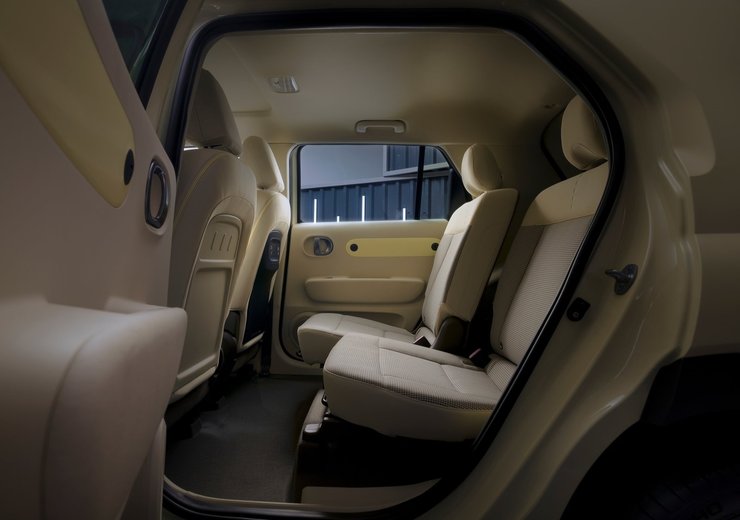 Задні сидіння Hyundai Inster регулюються