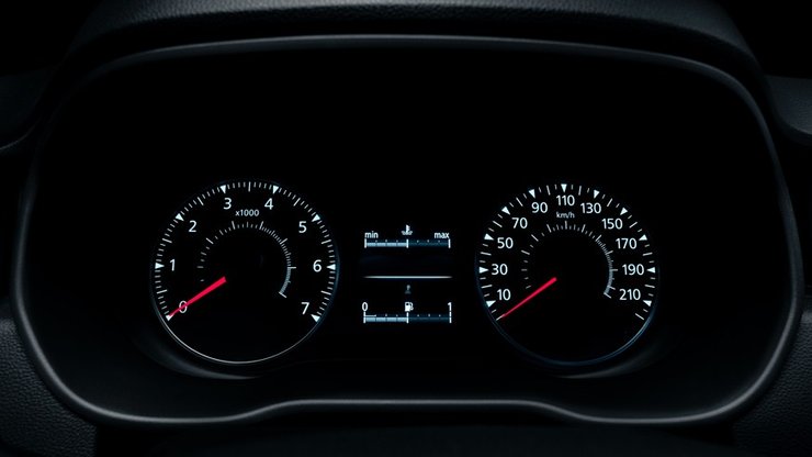После введения ограничения разметка спидометров свыше 180 км/ч потеряет смысл