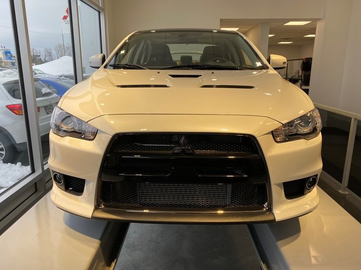 Mitsubishi Lancer Evolution выставили на продажу за 118 000 долларов.