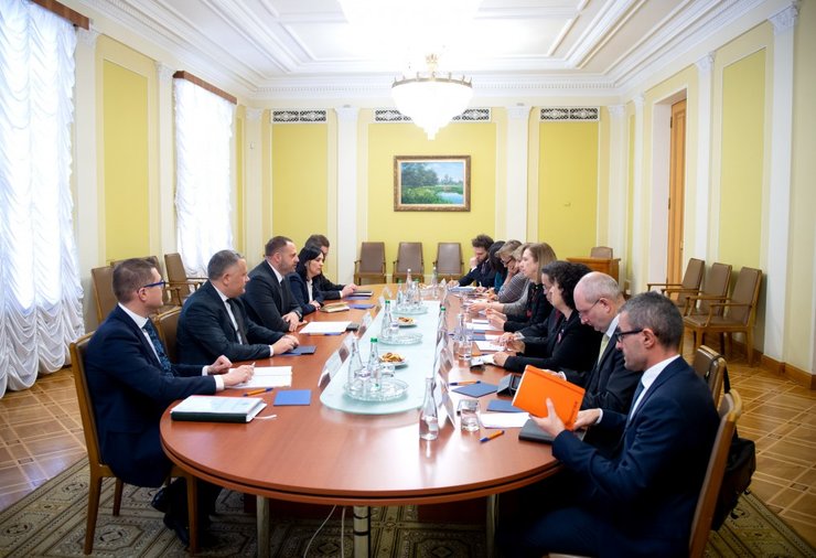 Ермак проводит встречу с послами G7