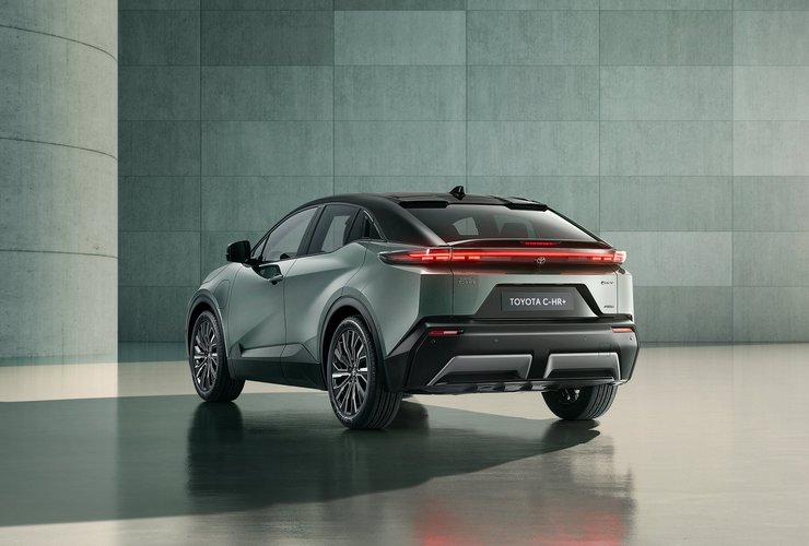электромобиль Toyota C-HR+