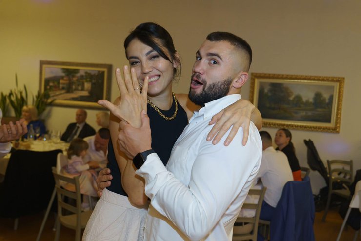 Максим Продан з дружиною