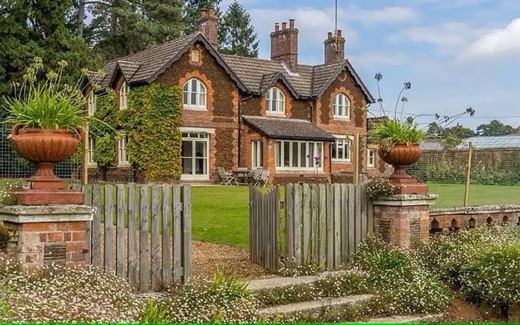 имение которолевы елизаветы, дом королевы, снять на Airbnb, сандрингем