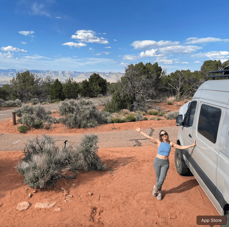 женщина живет в машине