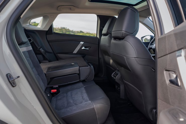 Citroen C4 X, новий Citroen C4 X, Citroen C4 X 2023, Citroen C4 2022, седан Citroen C4, новий Citroen C4