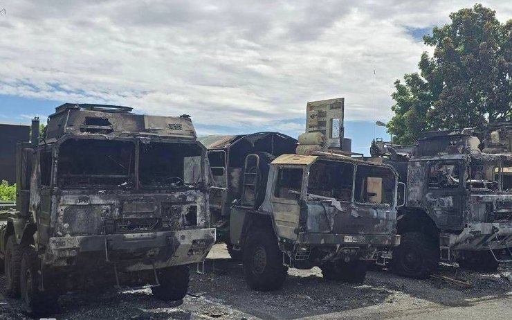 Сгоревшие грузовики
