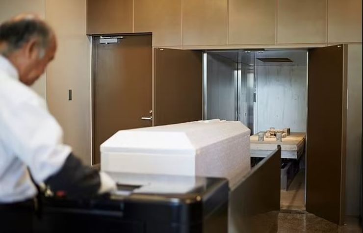 Калифорния начнет предлагать вариант компостирования человека после смерти.