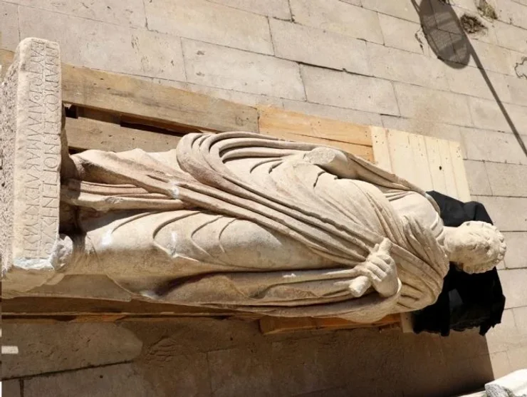 Варна, археологи, археология, раскопки, статуя, скульптура, тога, римляне, Болгария, Одесос, город, находка, исследование, строительство