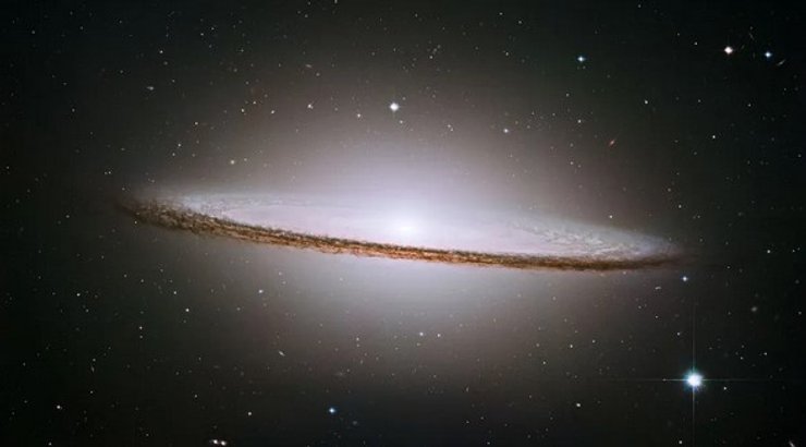 Галактика Сомбреро телескоп Хаббл