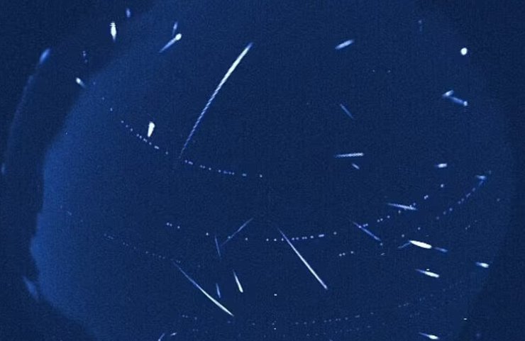 метеорный поток, метеорный дождь, метеоритный дождь, падающие звезды, Лириды