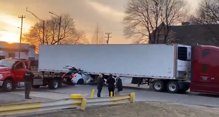 авария Tesla на автопилоте