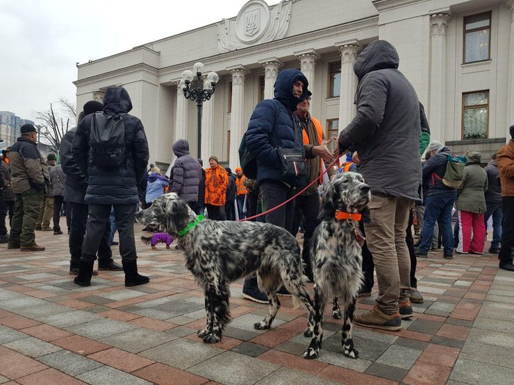 охотники протестуют под Радой против законопроекта о подготовке собак