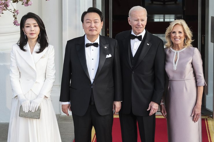 Кім Кон Хі перша леді південної Кореї