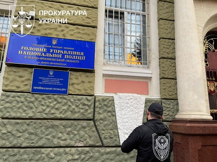 Коррупция в полиции — прикрывали работу "офисов", которые изготавливали интимный контент Полицейские, по версии следствия, не реагировали на нарушения за "денежное вознаграждение".