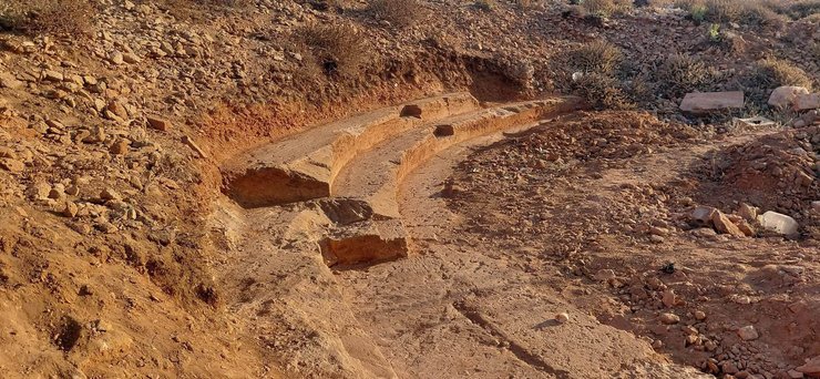 Раскопки Археологи также обнаружили театр