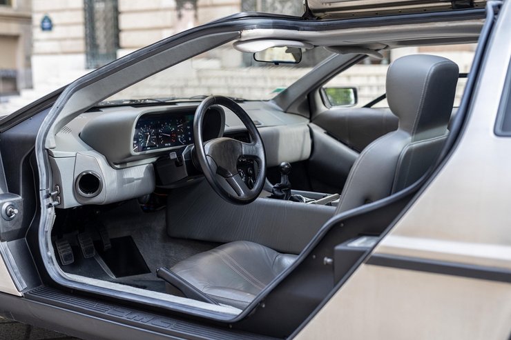 салон DeLorean DMC-12, DeLorean DMC, назад в будущее, капсула времени