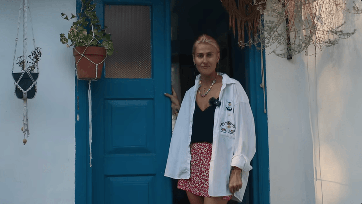 Анжелика переехала в деревню