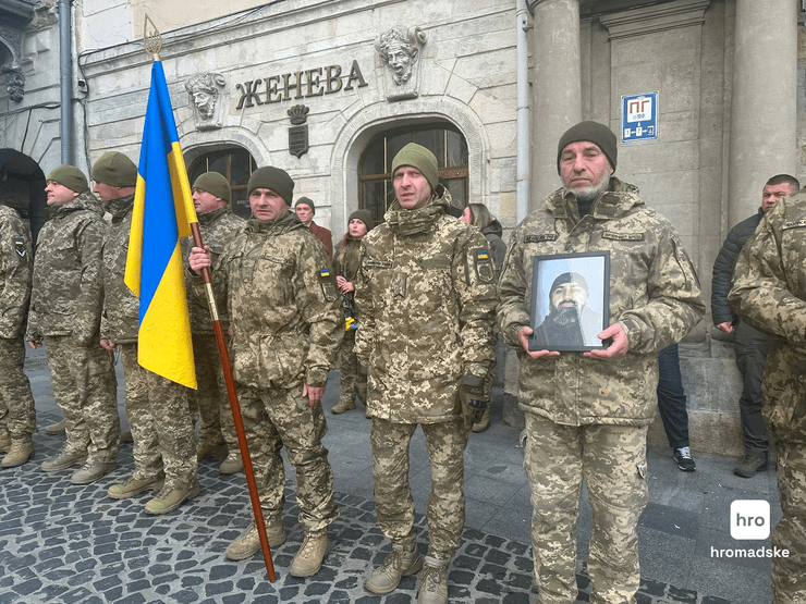 Во Львове проходит прощание сразу с тремя военными