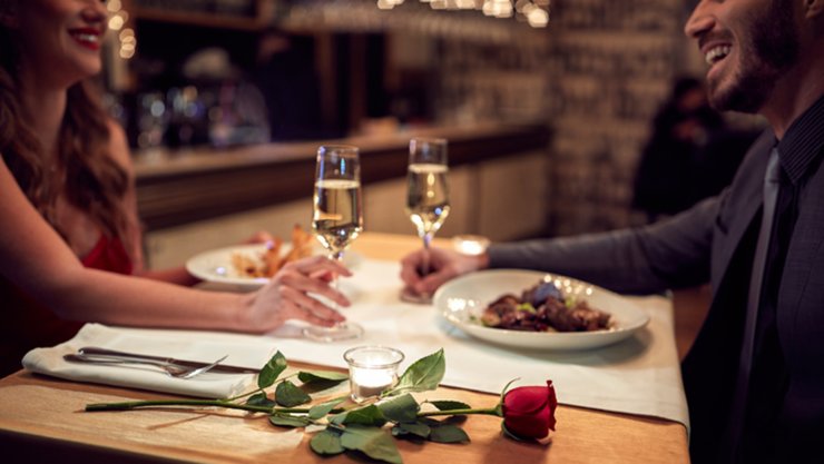 Девушки рассказали о том, как парни проверяют их на свиданиях на алчность