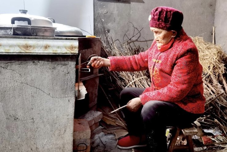 124-річна жінка з Китаю, секрет довголіття, китаянка розкрила секрет, особливий інгредієнт, їсти сало, корисно для здоров'я