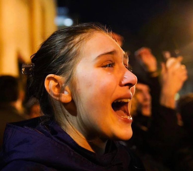 протестующая в Грузии, активистка за Евроинтеграцию, протесты в Грузии, протесты в Грузии