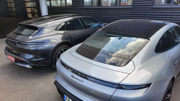 сравнение Порше Тайкан Кросс Туризмо и обычного Тайкан