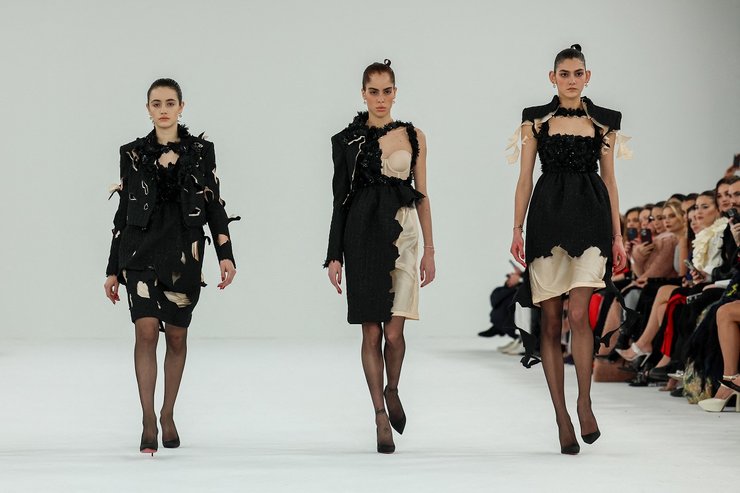 Показ Victor&Rolf, рваные платья, неделя моды, неделя моды в париже