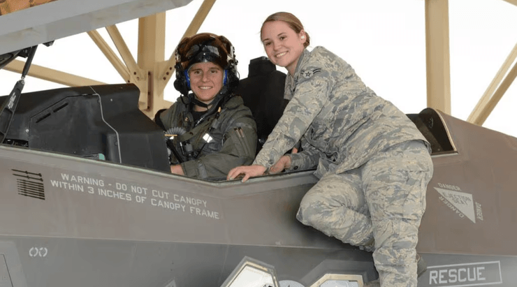 підготовка льотного складу, льотчики вмс сша, американські льотчики, навчання льотчиків сша, навчання льотчиків, навчально-бойовий літак, як готують льотчиків, льотна підготовка, повітряні самураї