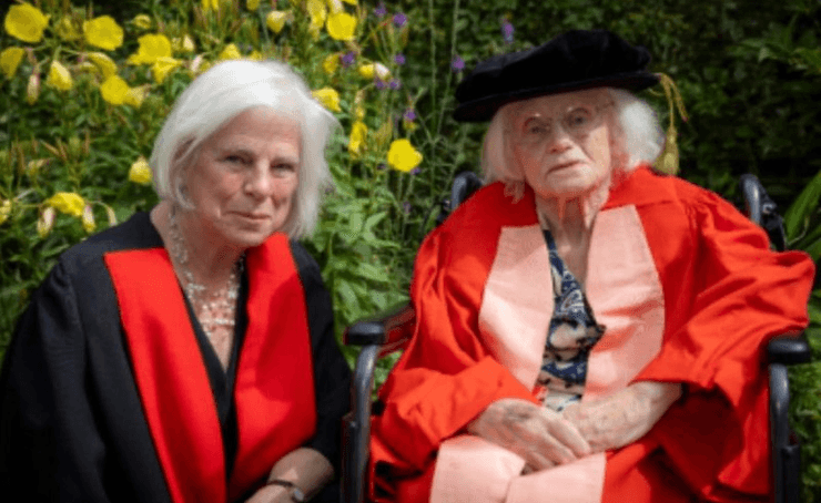98-річна жінка здобула ступінь доктора, британка відкрила нову частинку, частинка каона, пенсіонерка, фізик, кинула аспірантуру