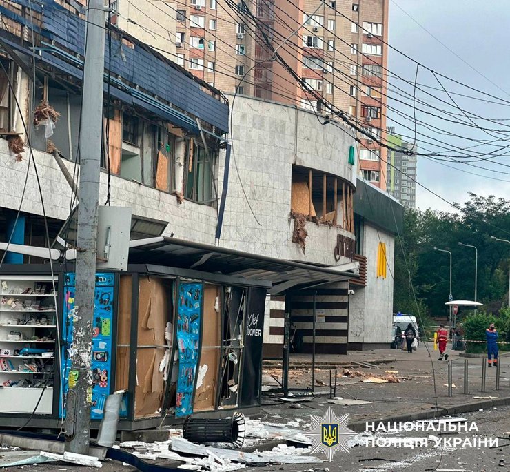 Метро Лукьяновская получила повреждения