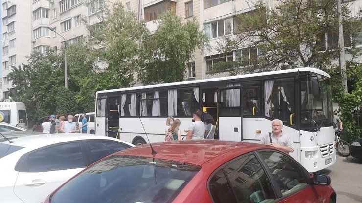 Позняки, автобусы, эвакуация