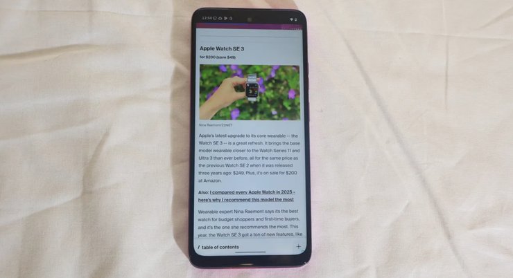 Демонстрация дисплея смартфона Moto G 2026